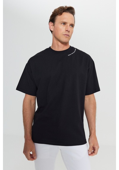 AC&Co / Altınyıldız Classics Erkek Sıyah %100 Pamuk Oversize Fit Rahat Kesim Bisiklet Yaka Baskılı Tişört Siyah