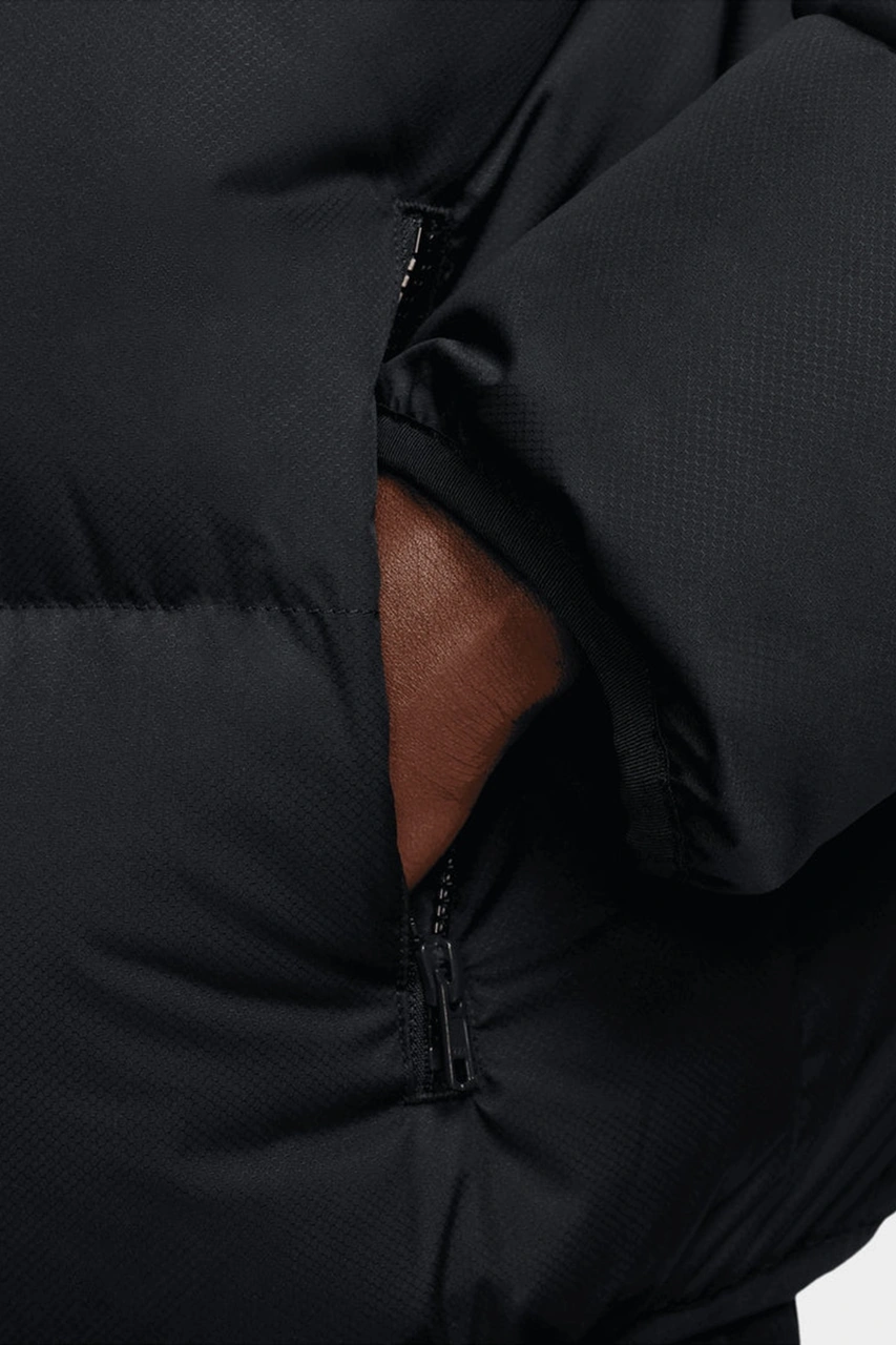 Nike Clup Puffer Synthetic Fill Full Zip Loose Fit Men's Jacket Erkek Bol Kesim Suitici Mont Siyah Siyah Nike Clup Puffer Synthetic Fill Full Zip Loose Fit Men's Jacket Erkek Bol Kesim Suitici Mont Siyah Siyah