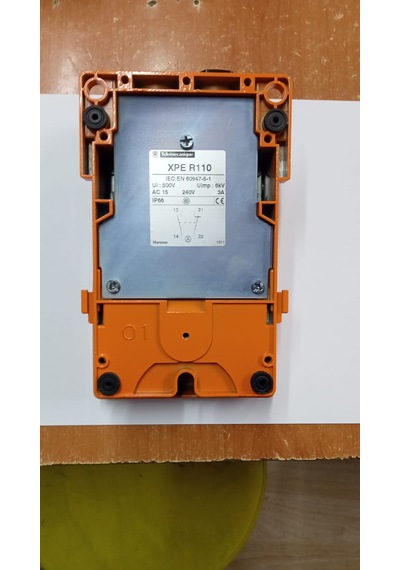 Telemecanique Xpe R110 Tek Ayak Anahtarı