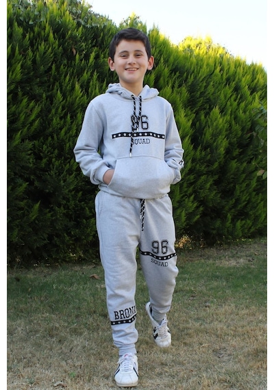 Fyk Kids 3'lü 96 Yazı Baskılı Kanguru Cepli Erkek Çocuk Takım Çok Renkli Fyk Kids 3'lü 96 Yazı Baskılı Kanguru Cepli Erkek Çocuk Takım Çok Renkli