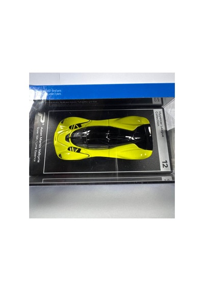 Hyper Car Aston Martin Valkrie Lime - League Collection 1/64 Model Araba