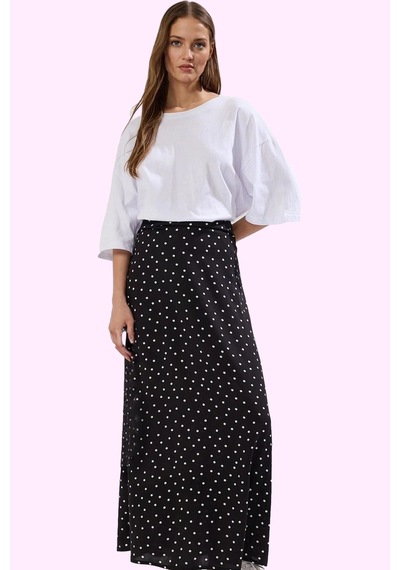 Ersefa Moda Tesettür Regular Çiçekli Desen Günlük Maxi Boy Puantiye Desenli Çan Dokuma Etek Siyah