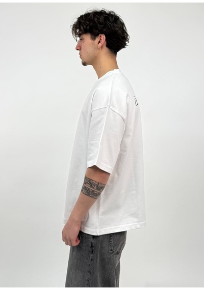 Zaee À Propos Minimal Baskılı Oversize Tişört Beyaz