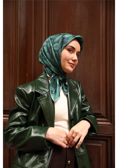 Silk Home Twill İpek Eşarp Koyu Yeşil Çağla Papatya Desenli Tok Duruşlu 90x90 Çok Renkli