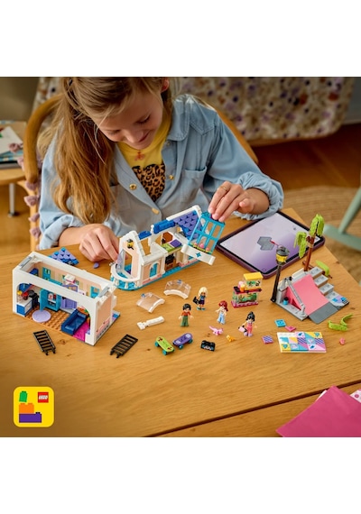 LEGO® Friends Liann'in Aile Evi Yapım Oyuncağı 42687 - 7 Yaş ve Üzeri Çocuklar için Yaratıcı Oyuncak Yapım Seti (946 Parça)