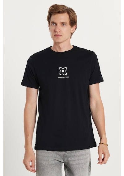 Tudors Erkek Slim Fit Dar Kesim %100 Pamuk Yumuşak Dokulu Baskılı Siyah Bisiklet Yaka Tişört-33170 SIYAH Tudors Erkek Slim Fit Dar Kesim %100 Pamuk Yumuşak Dokulu Baskılı Siyah Bisiklet Yaka Tişört-33170 SIYAH