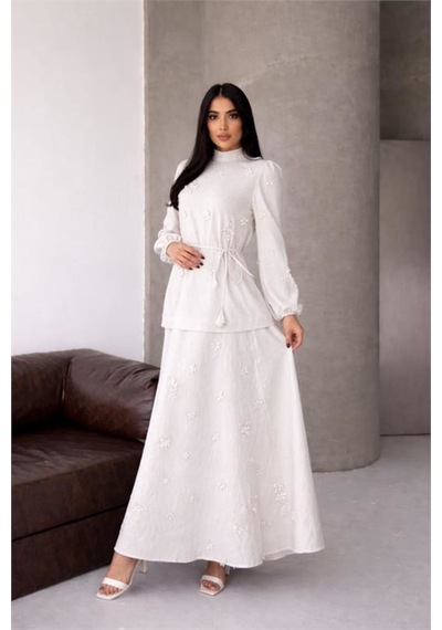 Neşeli Butik Kadın Beyaz Keten Kumaş Çiçek Aplikeli Hakim Yaka Etekli Takım Nbms2629