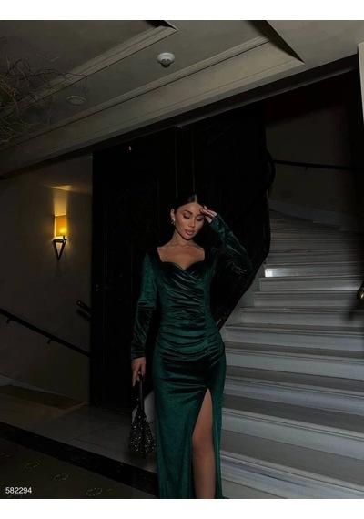 Defymoda Kadın Kadife Kumaş Kalp Yaka Yırtmaç Detaylı Maxi Boy Elbise Yeşil