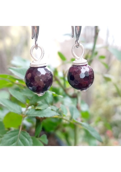 2638 Faset Kesim Garnet Çelik Aparatlı El Yapımı Küpe Bordo