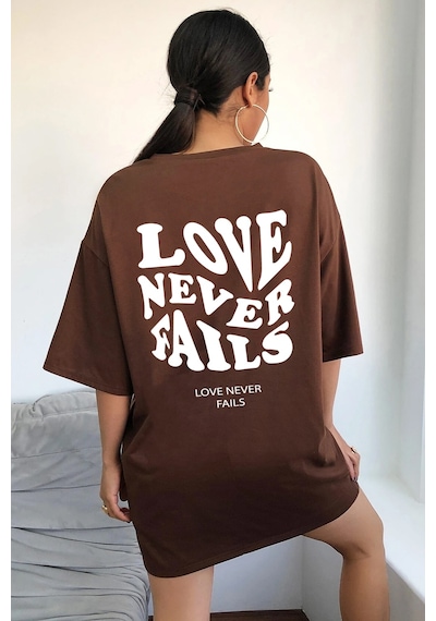 Unisex Love Never Fails Baskılı T-shirt Kahverengi