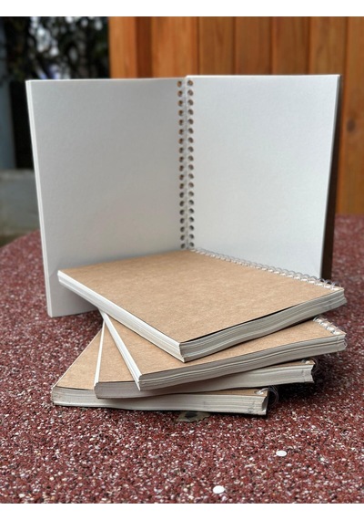 Çizgisiz Defter 14,8x21cm Göz Yormayan Geri Dönüşüm Kağıtlı 70 Yaprak / 140 Sayfa