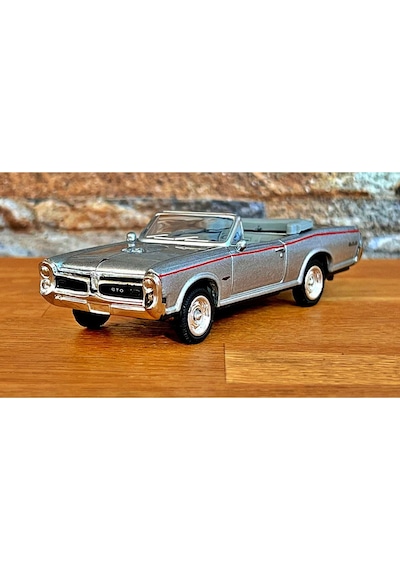 1:43 Ölçekli Lisanslı Metal Retro Amerikan Arabaları - 1966 Pontiac Gto - 10 Cm