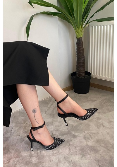 Preshley Kadın Fenny Siyah Saten Kristal Taşlı 9 Cm Teş Detaylı İnce Topuklu Sivri Burunlu Arkası Acık Stiletto Siyah Preshley Kadın Fenny Siyah Saten Kristal Taşlı 9 Cm Teş Detaylı İnce Topuklu Sivri Burunlu Arkası Acık Stiletto Siyah