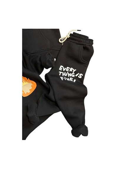 Riccotarz Erkek Çocuk Alev Ve Yazı Baskılı Çift Tarafbaskı Sweatshirt Penye Siyah Eşofman Takım Riccotarz Erkek Çocuk Alev Ve Yazı Baskılı Çift Tarafbaskı Sweatshirt Penye Siyah Eşofman Takım