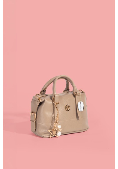 Westbag Kadın Parlak Rugan Deri Star Charm Detaylı El Ve Omuz Askılı Çanta Krem