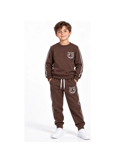 Rony Pony Kids Kahverengi 3 İplik Erkek Çocuk Eşofman Takımı Kaplan Nakışlı Biyeli Sweatshirt Ve Jogger Alt Rony Pony Kids Kahverengi 3 İplik Erkek Çocuk Eşofman Takımı Kaplan Nakışlı Biyeli Sweatshirt Ve Jogger Alt