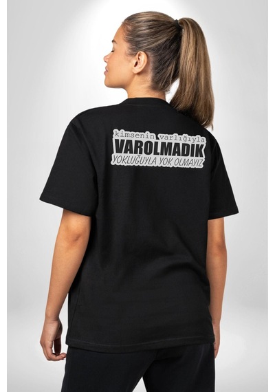 Kimsenin Varlığıyla Varolmadık Yokluğuyla Yok Olmalıyız Yazılı Pamuklu Unisex Oversize Sırt Dijital Baskılı Siyah T-shirt Siyah