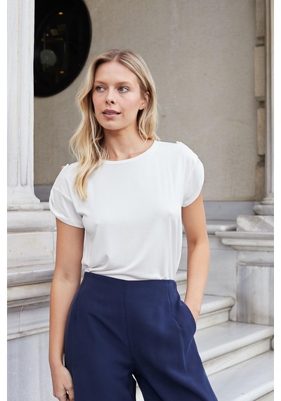 Jument Kadın Modal Penye Geniş Sıfır Yaka Düşük Omuzlu Apoletli Kısa Kol T-shirt Bluz-krem Krem Jument Kadın Modal Penye Geniş Sıfır Yaka Düşük Omuzlu Apoletli Kısa Kol T-shirt Bluz-krem Krem