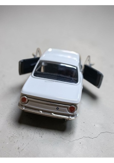 Nostaljik Beyaz Bmw 2000 Tı 1/32 Ölçek Metal Çek Bırak Kapılar Açılır Model Araba Çok Renkli