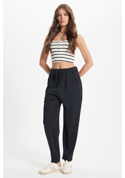 Tudors Kadın Regular Fit Klasik Kesim Beli Bağcıklı Pileli Çift Cepli Siyah Pantolon-50823