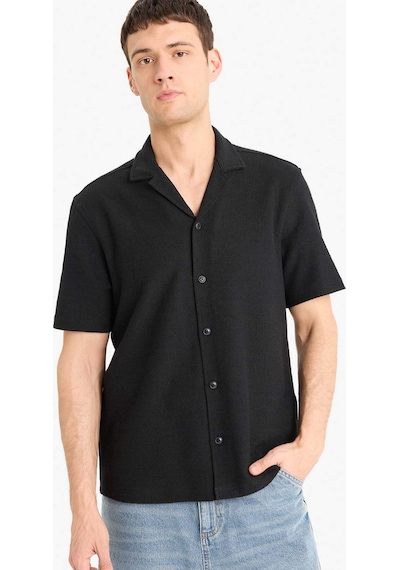 DeFacto Relax Fit Yazlık Apaş Yaka Pamuklu Kısa Kollu Siyah Gömlek B4130AX25SPBK81