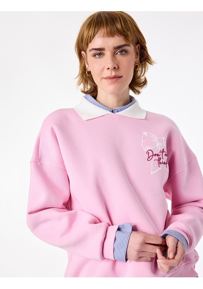 Koton Rahat Kalıp Uzun Kollu Nakış Detaylı Fiyonklu Polo Yaka Sweatshirt Pembe 6sal10427ık Gülkurusu Koton Rahat Kalıp Uzun Kollu Nakış Detaylı Fiyonklu Polo Yaka Sweatshirt Pembe 6sal10427ık Gülkurusu