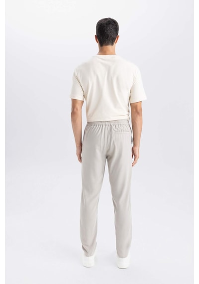 DeFacto Yazlık Jogger Pantolon Slim Fit Dar Kesim Beli Bağcıklı Cepli Düz Paça D8638AX24AUGR107 DeFacto Yazlık Jogger Pantolon Slim Fit Dar Kesim Beli Bağcıklı Cepli Düz Paça D8638AX24AUGR107