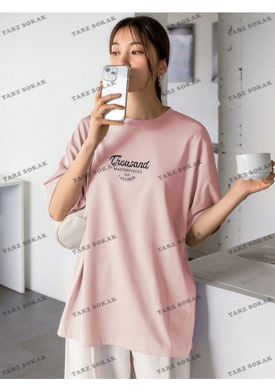 Flood Of Style Unisex Bay Harfli Grafik Düşük Omuzlu Tişört Kod-1386 Pembe