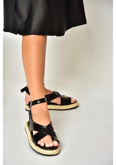 Fox Shoes U973264507 Siyah Yılan Baskı Kadın Sandalet Siyah