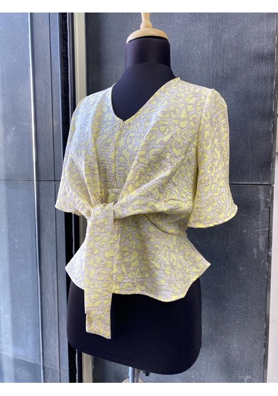 Pera Moda Leopar Desenli Önden Bağlamalı Beli Lastikli Crop Bluz Gömlek Terayağ Sarısı Pera Moda Leopar Desenli Önden Bağlamalı Beli Lastikli Crop Bluz Gömlek Terayağ Sarısı