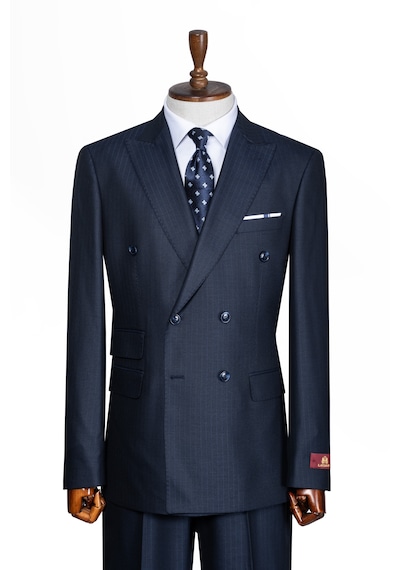 İlayda Emir Luxury, İtalyan Kesim, Slim Fit, Kruvaze, Çizgili, Erkek Takım Elbise Lacivert İlayda Emir Luxury, İtalyan Kesim, Slim Fit, Kruvaze, Çizgili, Erkek Takım Elbise Lacivert