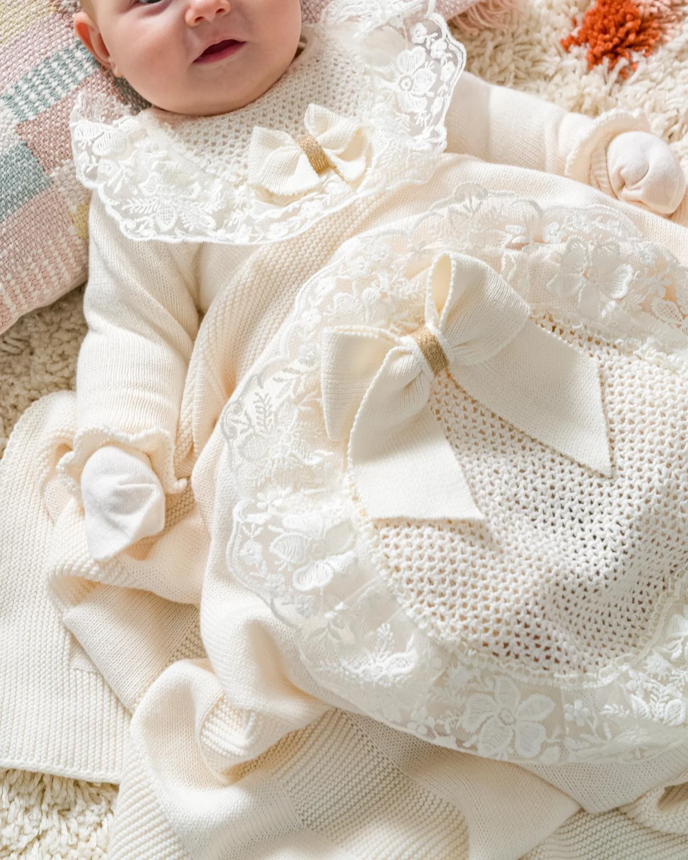 Momercy Dantelli Fiyonk Detaylı Kız Bebek Triko Hastane Çıkışı Beşli Set - Ekru