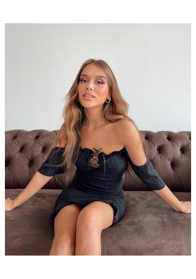 Fashion Cocktail Düşük Omuz Minik Kol Göğüs Korseli Drapeli Süper Esnek Doğal Kumaş Pedli Kokteyl Tüp Elbise Siyah Fashion Cocktail Düşük Omuz Minik Kol Göğüs Korseli Drapeli Süper Esnek Doğal Kumaş Pedli Kokteyl Tüp Elbise Siyah