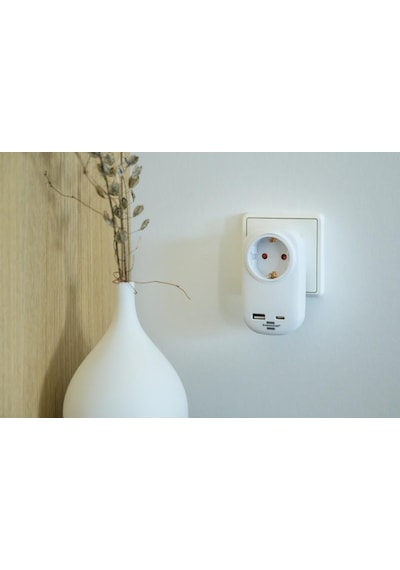 Brennenstuhl Premium Serisi Tek Soketli 18w Hızlı Şarj Özellikli 1 Typ-c + 1 Usb' Li Şarj Korumalı Priz