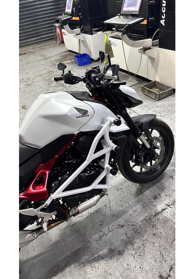 Hornet 750 Ön Koruma Demiri Beyaz