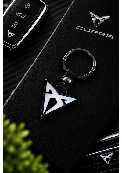 Anahtarlık Cupra Logolu Metal Halka Şık Detaylı Oto Anahtarlık Sportif Tasarım