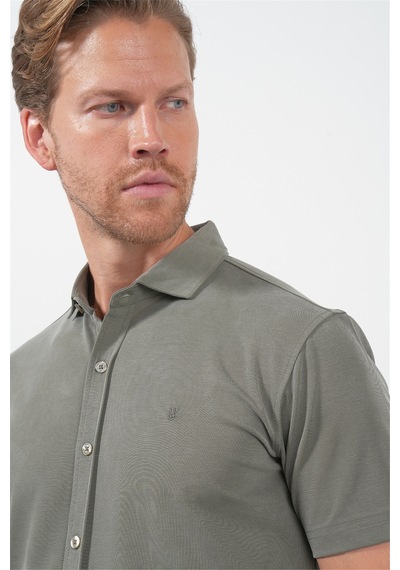 İmza Haki İtalyan Yaka Kısa Kol Cepsiz Slim Fit Esnek Gömlek 1004260159 Koyu Haki İmza Haki İtalyan Yaka Kısa Kol Cepsiz Slim Fit Esnek Gömlek 1004260159 Koyu Haki