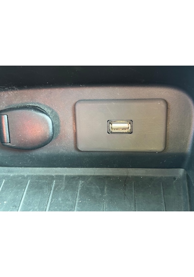 Renault Clio 4 Captur Usb Bağlantı Kapağı / Aksesuar Kapağı / Priz Kapağı 1