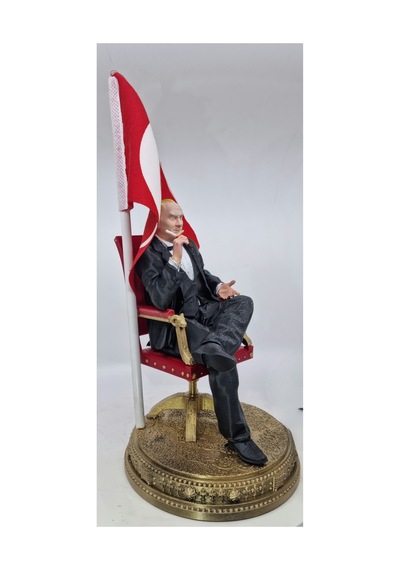 Türk Bayraklı Atatürk Figür 21 Cm Özel Tasarım