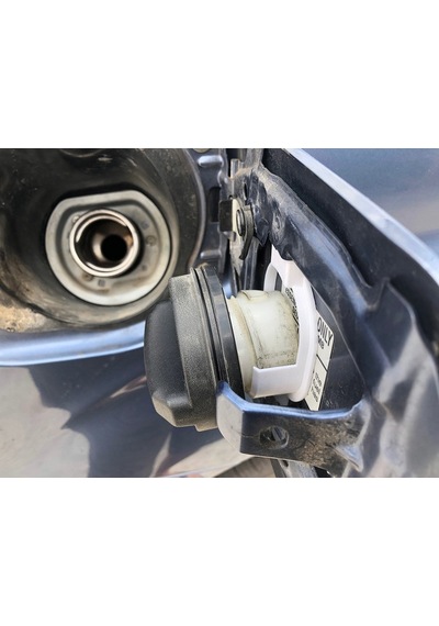Subaru Forester Yakıt Deposu Kapağı Tutucu