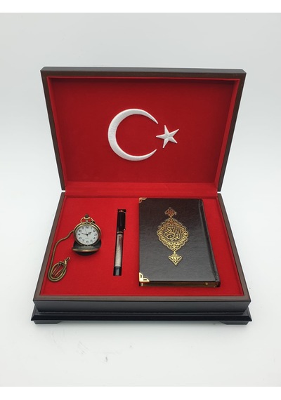 İsme Özel Hediye Bayraklı Kuranı Kerim Rahle Boy