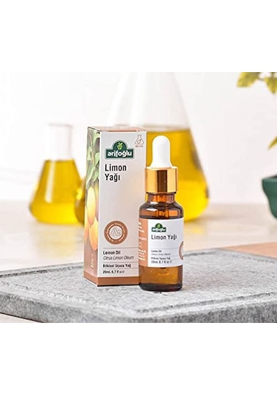 Arifoğlu Limon Yağı, Saf Ve Doğal Limon Özlerinden Elde Edilmiştir. 20ml'lik Şişesiyle, Ferahlatıcı Ve Canlı Bir Aroma Sunar. Cildinize Tazelik Ve Enerji Katar.