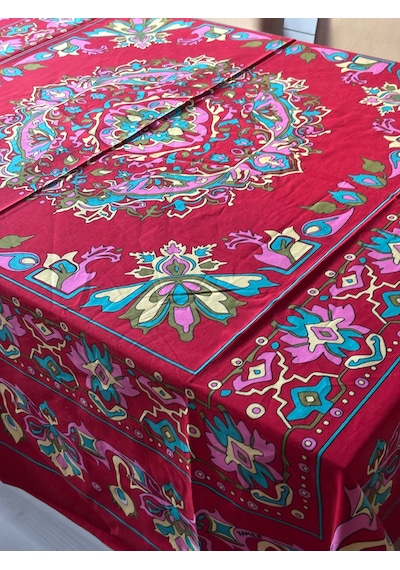 Kolay Temizlenebilir Renkli Cıvıl Cıvıl Desenli Masa Örtüsü 170x170 Cm Pembe&kırmızı