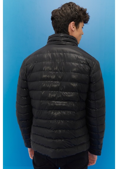 Lee Regular Fit Normal Kesim Dik Yaka Siyah Şişme Mont L222378001 Siyah Lee Regular Fit Normal Kesim Dik Yaka Siyah Şişme Mont L222378001 Siyah