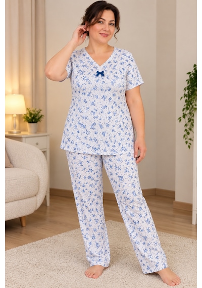 Üç Gül Ticaret Şık Ve Zarif Çiçek Desenleriyle Tasarlanan Kadın Pijama Takımı, Ev Giyiminde Konfor Ve Şıklığı Bir Arada Sunar. Beyaz Beyaz Üç Gül Ticaret Şık Ve Zarif Çiçek Desenleriyle Tasarlanan Kadın Pijama Takımı, Ev Giyiminde Konfor Ve Şıklığı Bir Arada Sunar. Beyaz Beyaz