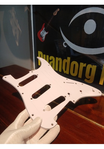 Elektro Gitar Pickguard Beyaz 11 Delik S/s/s Konfigürasyon 4-ply Tortoise Shell Strat Pickguard
