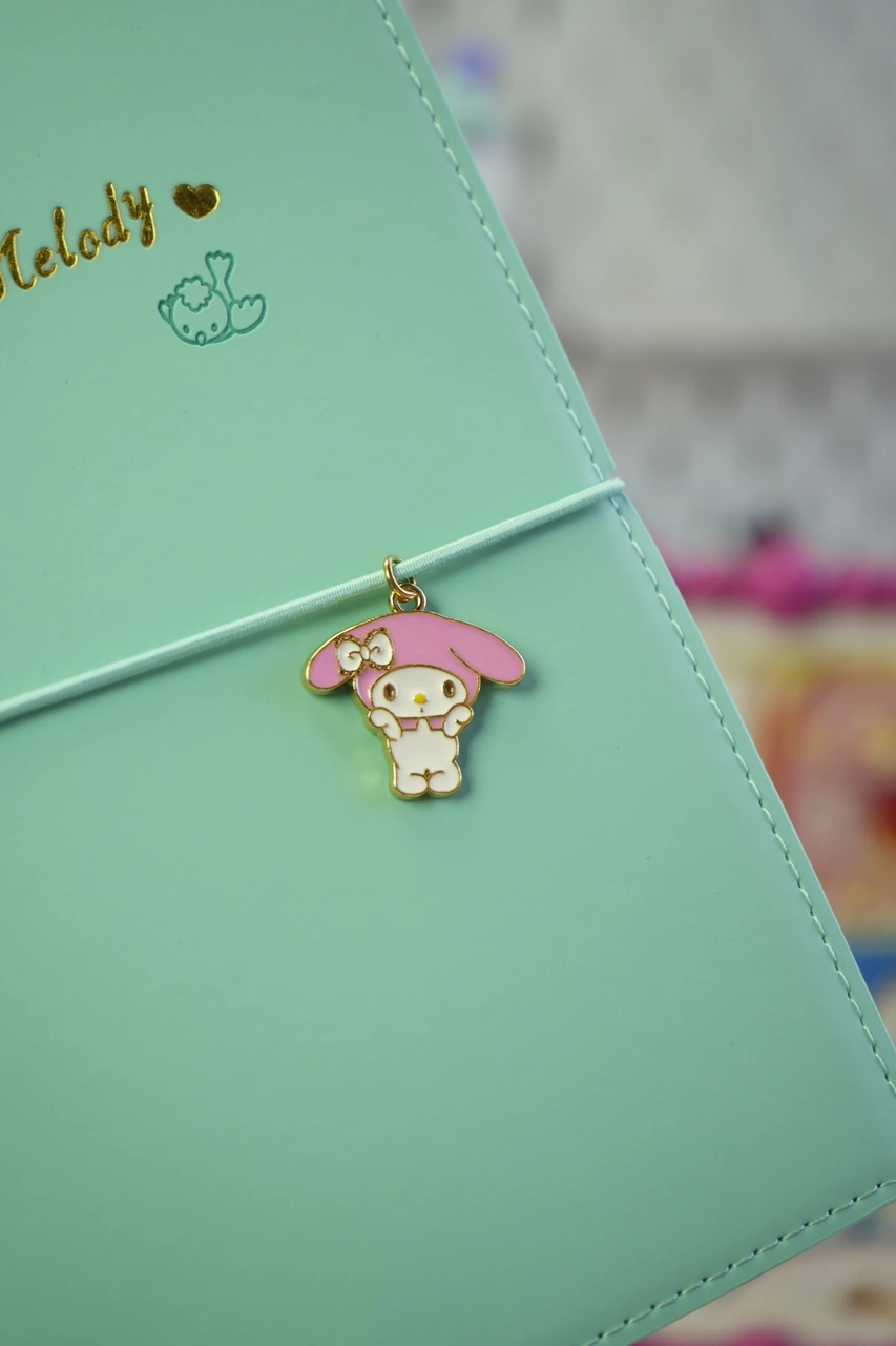 My Melody Vegan Deri Günlük 13x18 Cm Çizgili Defter Lastikli Charm Süs Detaylı 2120