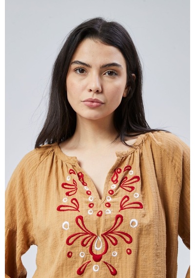 İşlemeli Bluz Şık Ve Rahat CAMEL