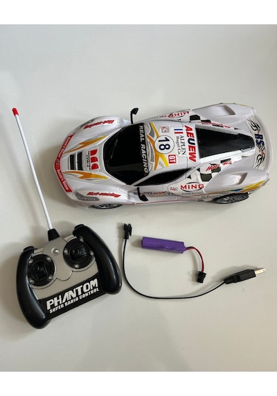 Uzaktan Kumandalı Desenli Yarış Arabası 1:16 Ölçekli 25 Cm Araba Beyaz