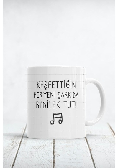 Keşfettiğin Her Yeni Şarkıda Bi Dilek Tut Baskılı Kupa Bardak Beyaz